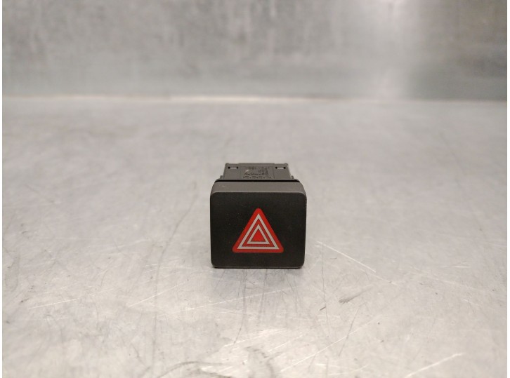 Replacement hazard warning switch for Audi A4 B8 Avant (8K5) 2.0 TDI OEM IAM reference 8W0941509A 8W0941509A 