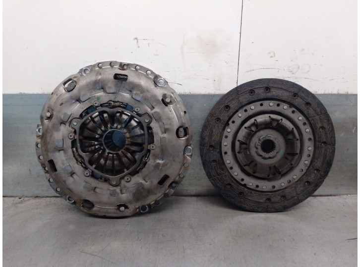 Recambio de kit embrague para ford mondeo iii (b5y) 2.0 tdci referencia OEM IAM 3S717540H2A 1435153 LUK