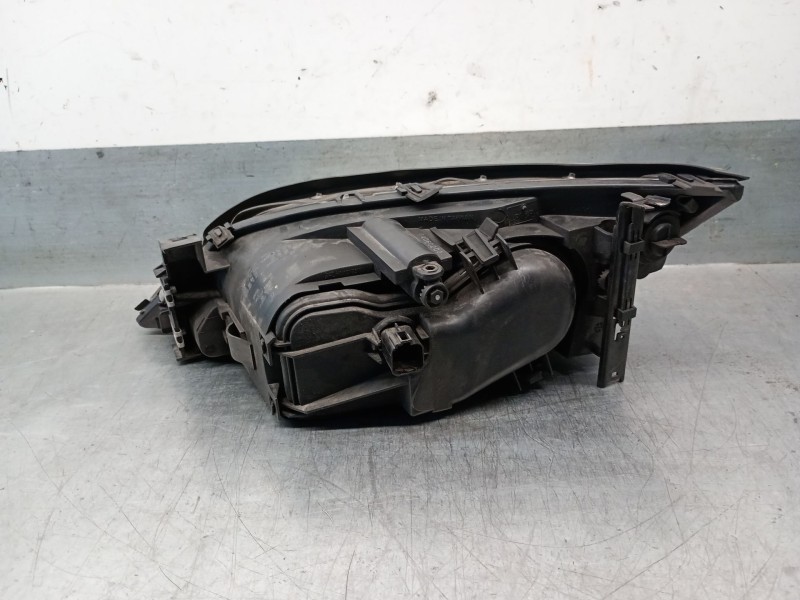 Recambio de faro derecho para ford mondeo iii turnier (bwy) 2.0 tdci referencia OEM IAM 1435619 1435619 