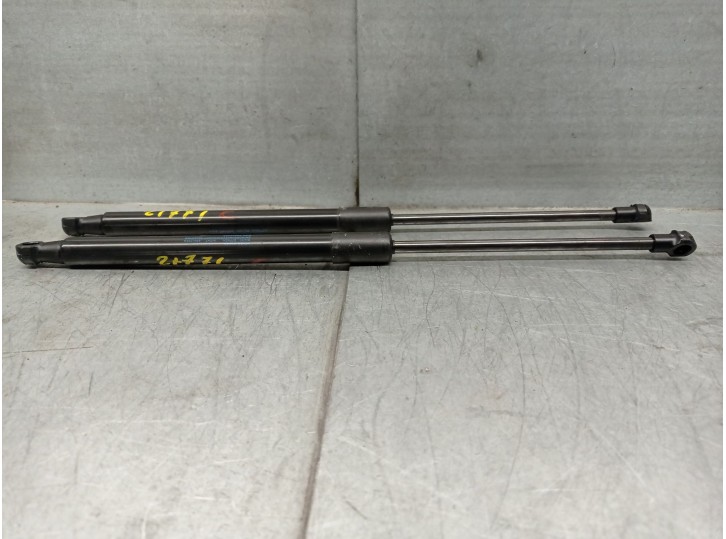 Replacement trunk / tailgate struts for Skoda Superb II (3T4) 2.0 TDI 16V 4x4 OEM IAM reference 3T5827552 