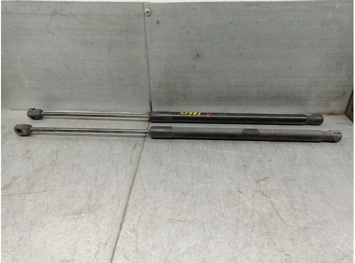 Replacement trunk / tailgate struts for Skoda Superb II (3T4) 2.0 TDI 16V 4x4 OEM IAM reference 3T5827550 