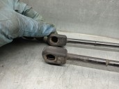 Replacement trunk / tailgate struts for Skoda Superb II (3T4) 2.0 TDI 16V 4x4 OEM IAM reference 3T5827550 