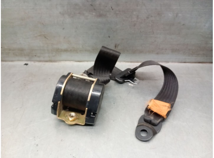 Replacement front right seat belt for BMW 7 Series (E23) OEM IAM reference 72111864520 