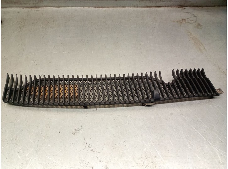 Recambio de rejilla delantera para bmw serie 7 (e23) referencia OEM IAM 51131870624 