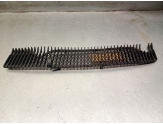 Recambio de rejilla delantera para bmw serie 7 (e23) referencia OEM IAM 51131870623 