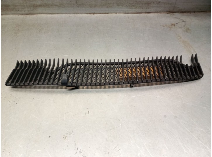 Recambio de rejilla delantera para bmw serie 7 (e23) referencia OEM IAM 51131870623 