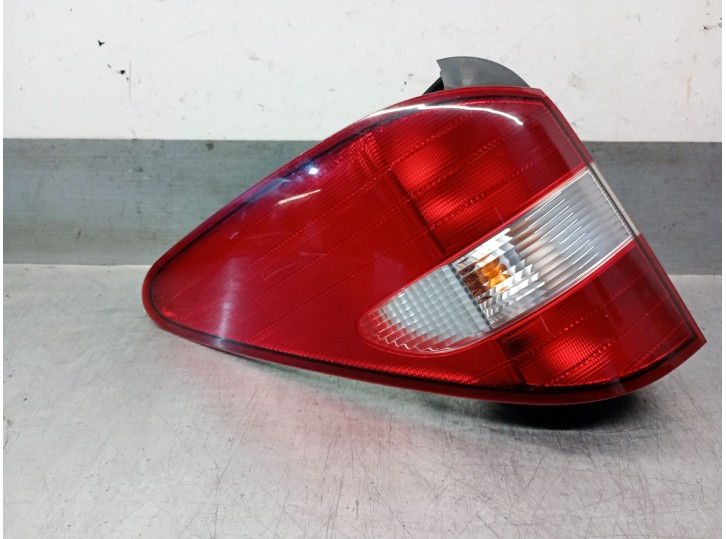 Replacement rear left tail light for SsangYong Rodius I 2.7 XDi 4WD OEM IAM reference 8360121303 8360121303 