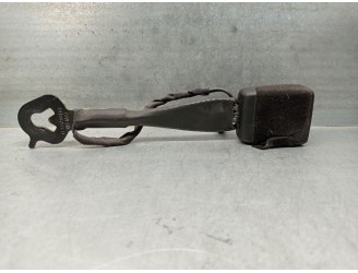 Recambio de enganche cinturon para skoda superb iii (3v3) 2.0 tdi referencia OEM IAM 3V0857755A  