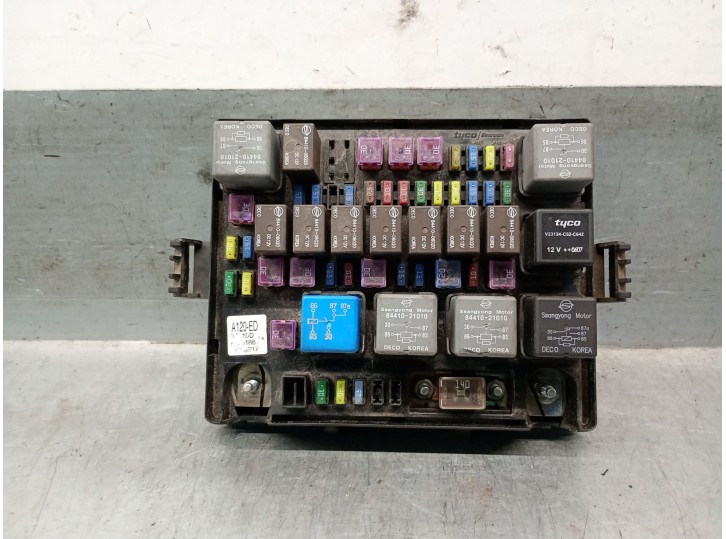 Recambio de caja reles / fusibles para ssangyong rodius i 2.7 xdi 4wd referencia OEM IAM 8234021011 8234021011 