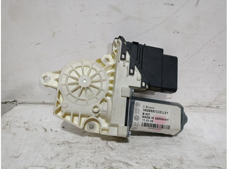 Replacement rear left window regulator motor for Volkswagen Touran (1T1, 1T2) 2.0 TDI 16V OEM IAM reference 1K0959703E 1K095