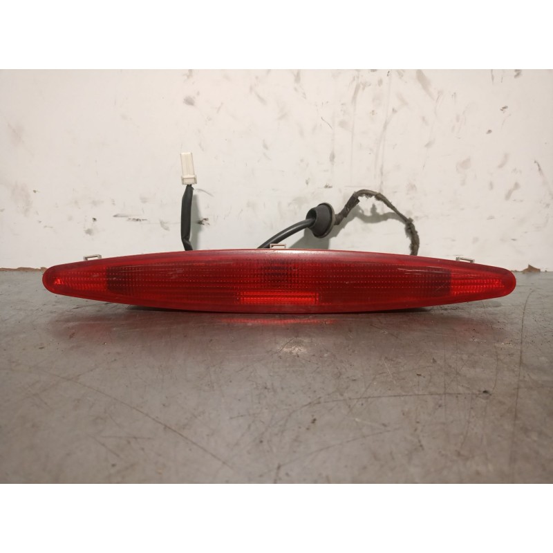 Recambio de luz central de freno para ssangyong rodius i 2.7 xdi referencia OEM IAM 8380021200 8380021200 