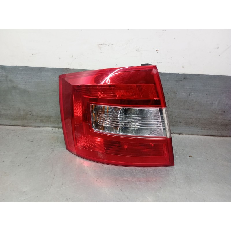 Recambio de piloto trasero izquierdo para skoda rapid spaceback (nh1) 1.6 tdi referencia OEM IAM 5JH945111  5JJ945095