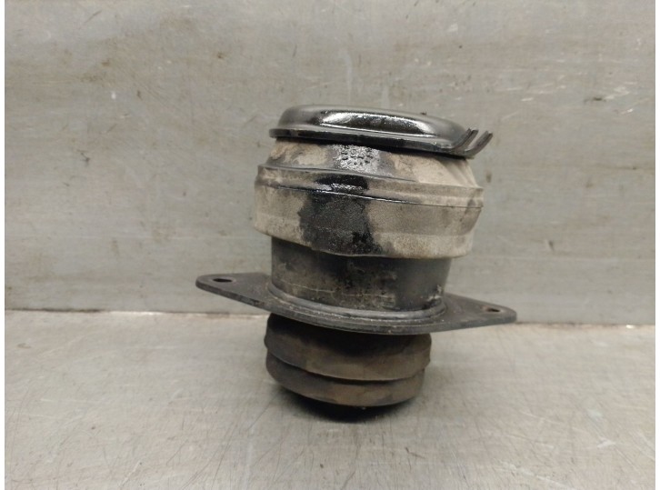 Replacement right engine mount for Seat Inca (6k9) 1.9 D OEM IAM reference 1H0199625 1H0199262E 