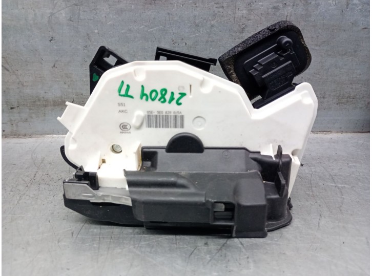 Recambio de cerradura puerta trasera izquierda para skoda rapid spaceback (nh1) 1.6 tdi referencia OEM IAM 5E0839015  