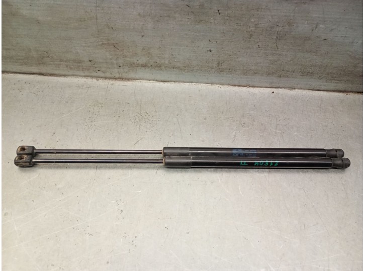 Replacement boot/tailgate shock absorbers for Skoda Rapid Spaceback (NH1) 1.6 TDI OEM IAM reference 5JJ827550A 