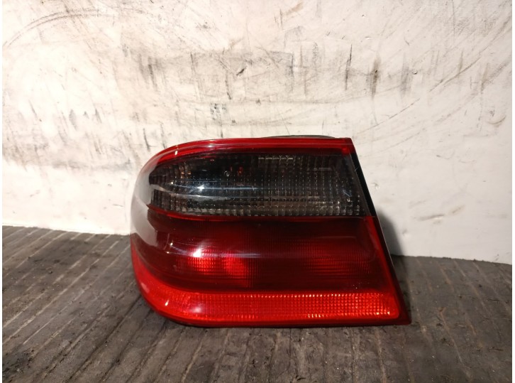 Recambio de piloto trasero de aleta izquierda para mercedes-benz clase e (w210) e 270 cdi (210.016) referencia OEM IAM A21082081