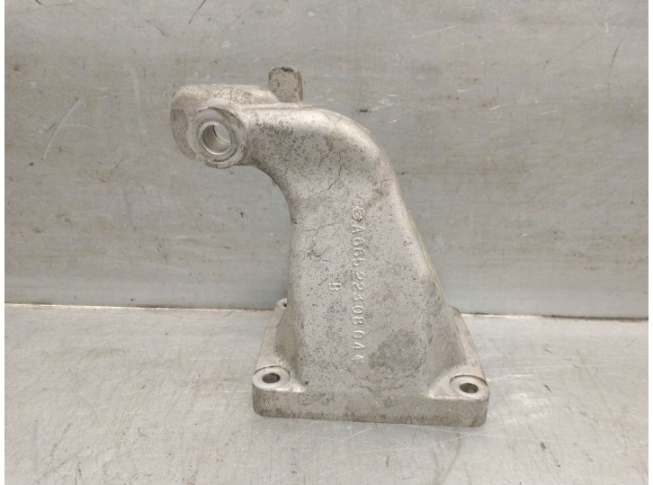 Replacement engine mount for SsangYong Rodius I 2.7 XDi 4WD OEM IAM reference A6652230804 6652230804 