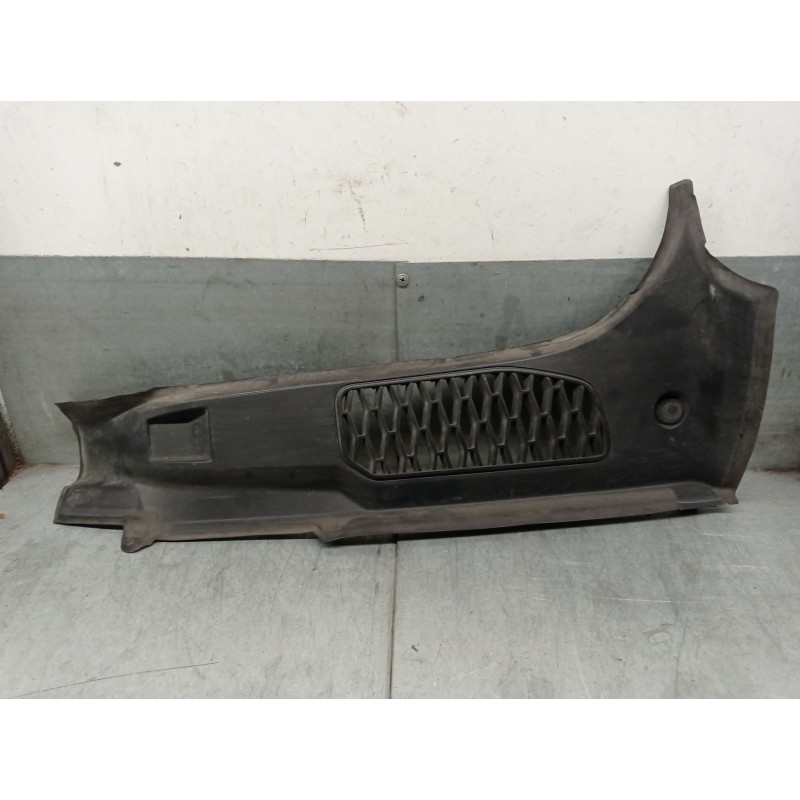 Recambio de moldura para land rover discovery v (l462) 2.0 sd4 4x4 referencia OEM IAM HY3244249A  