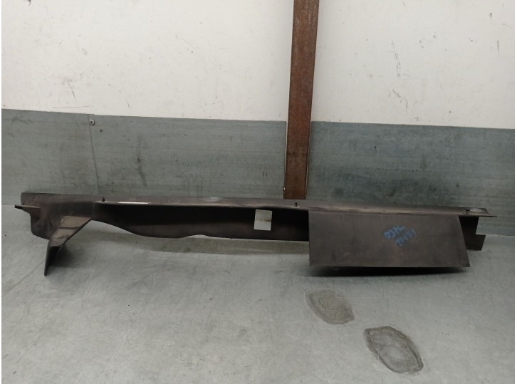 Recambio de molduras delanteras para land rover discovery v (l462) 2.0 sd4 4x4 referencia OEM IAM HY3216N740A  L0270725A