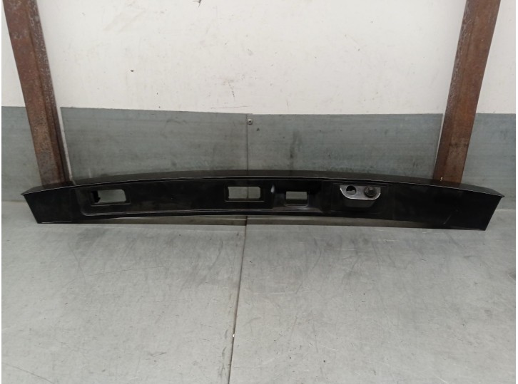 Recambio de molduras traseras para land rover discovery v (l462) 2.0 sd4 4x4 referencia OEM IAM HY3240406B LR083124 