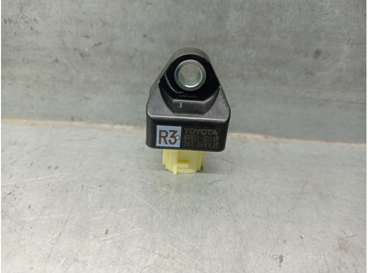 Recambio de sensor airbag para toyota yaris (_p21_, _pa1_, _ph1_) 1.5 hybrid (mxph10) referencia OEM IAM 898310D110 DENSO