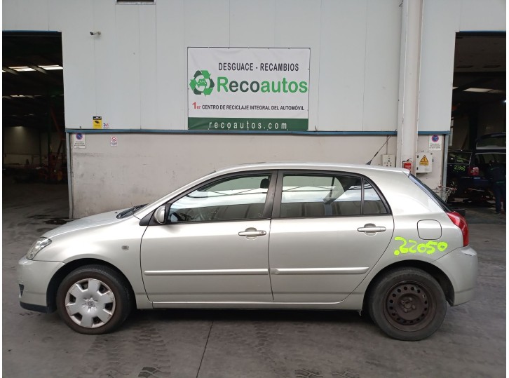 toyota corolla (_e12_) del año 2004