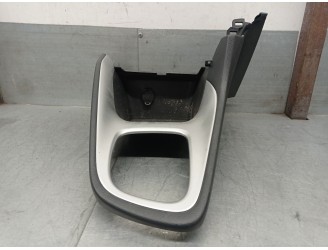 Recambio de consola para toyota yaris (_p21_, _pa1_, _ph1_) 1.5 hybrid (mxph10) referencia OEM IAM 58810K0111  