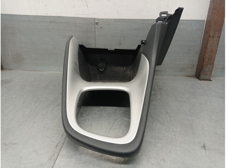 Recambio de consola para toyota yaris (_p21_, _pa1_, _ph1_) 1.5 hybrid (mxph10) referencia OEM IAM 58810K0111 