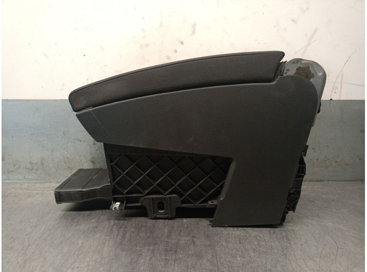 Recambio de apoyabrazos central para volkswagen cc referencia OEM IAM 3C0863319AQ 3C0863315 