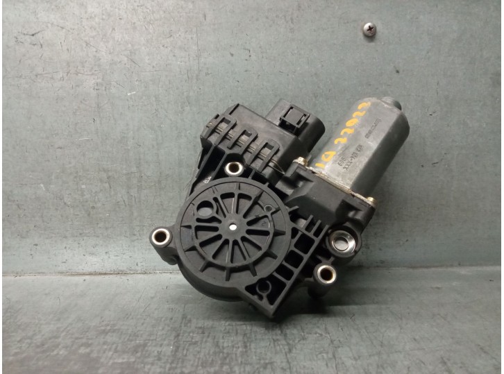 Recambio de elevalunas delantero izquierdo para audi a4 b5 (8d2) 1.9 tdi referencia OEM IAM 8D0837461 8D0837461 0130821787 BOSCH