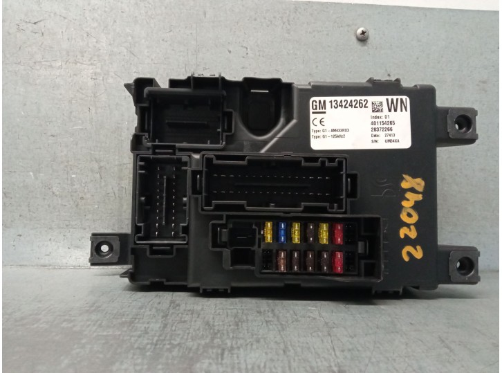 Recambio de caja reles / fusibles para opel corsa d (s07) 1.3 cdti (l08, l68) referencia OEM IAM 13424262 