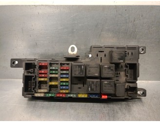 Replacement relay / fuse box for Volvo XC70 I Cross Country (295) D5 XC AWD OEM IAM reference 30728008 