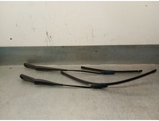 Recambio de brazo limpia delantero derecho para bmw 1 (f40) 118 i referencia OEM IAM 745395906  