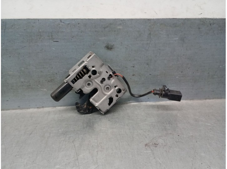 Replacement hood latch for Seat Arona (KJ7, KJP) 1.0 TSI OEM IAM reference 6F0823509A 6F0823509 