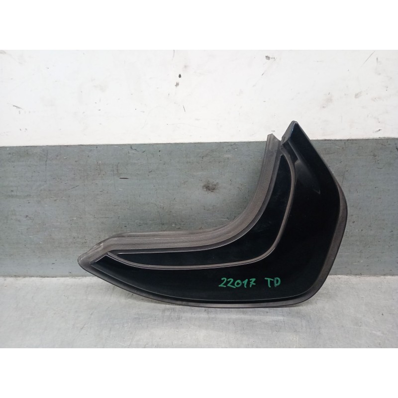 Recambio de molduras traseras para bmw 1 (f40) 118 i referencia OEM IAM 747400212 51137474002 