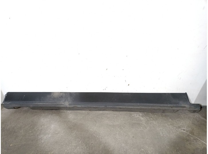 Recambio de faldon lateral para land rover discovery v (l462) 2.0 sd4 4x4 referencia OEM IAM CPLA101D56AD LR048270 