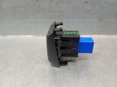 Replacement of hazard warning switch for Seat Arona (KJ7, KJP) 1.0 TSI OEM IAM reference 6F0953235 6F0953235 