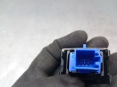 Replacement of hazard warning switch for Seat Arona (KJ7, KJP) 1.0 TSI OEM IAM reference 6F0953235 6F0953235 