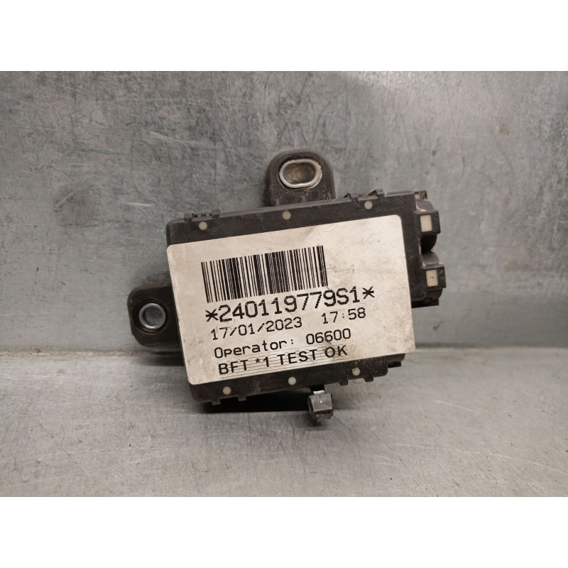 Recambio de caja reles / fusibles para renault austral tce 130 referencia OEM IAM 243113394R  