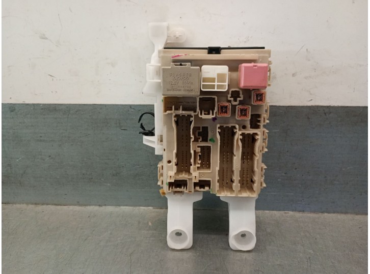 Recambio de caja reles / fusibles para toyota rav 4 iii (_a3_) 2.2 d (ala35_) referencia OEM IAM 8273042360 