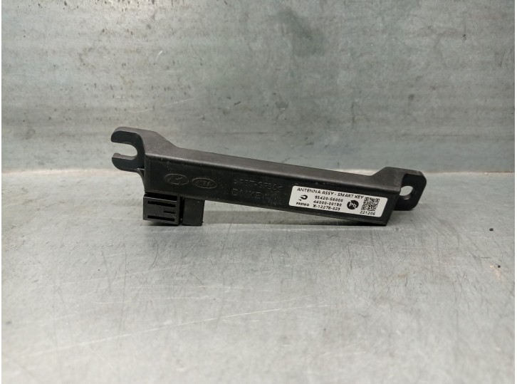 Replacement antenna for Kia Xceed (CD) 1.5 T-GDI OEM IAM reference 95420S6000 4400000190
