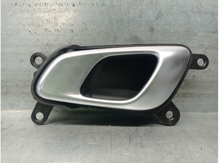 Replacement front left interior door handle for Kia XCeed (CD) 1.5 T-GDi OEM IAM reference 82613J7000 82610J7020QB1 