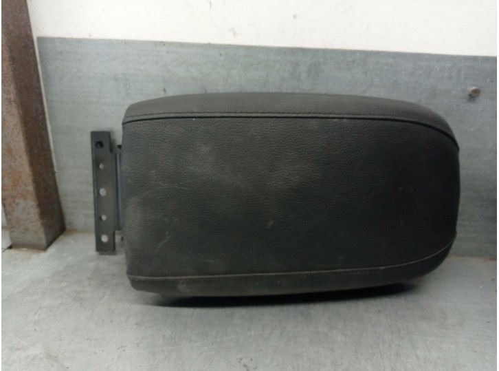 Recambio de apoyabrazos central para kia xceed (cd) 1.5 t-gdi referencia OEM IAM 84660J7100WK 84660J7100WK 