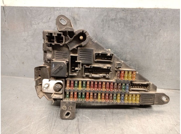 Recambio de caja reles / fusibles para bmw 5 (e60) 530 d referencia OEM IAM 690661804 