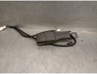 Recambio de enganche cinturon para toyota corolla sedán (_e21_) 1.8 vvti hybrid (zwe211, mzea12) referencia OEM IAM 7323002C20C0