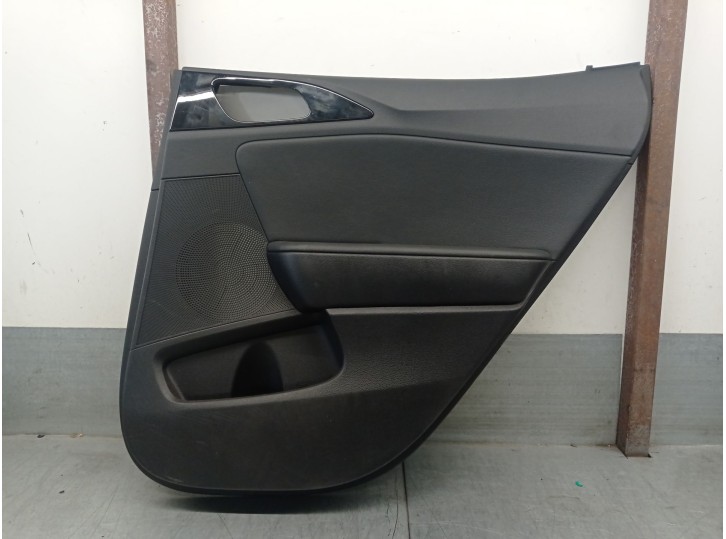 Recambio de guarnecido puerta trasera derecha para kia xceed (cd) 1.5 t-gdi referencia OEM IAM 83302J7832DQB 83302J7832DQB 