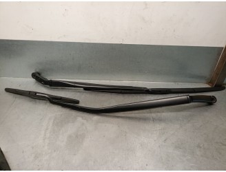 Recambio de brazo limpia delantero derecho para toyota corolla sedán (_e21_) 1.8 vvti hybrid (zwe211, mzea12) referencia OEM IAM