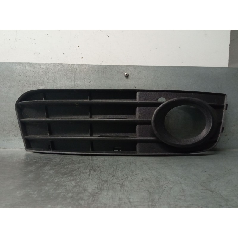 Recambio de rejilla paragolpes delantero para audi a4 b8 (8k2) 2.0 tdi referencia OEM IAM 8K0807682A  