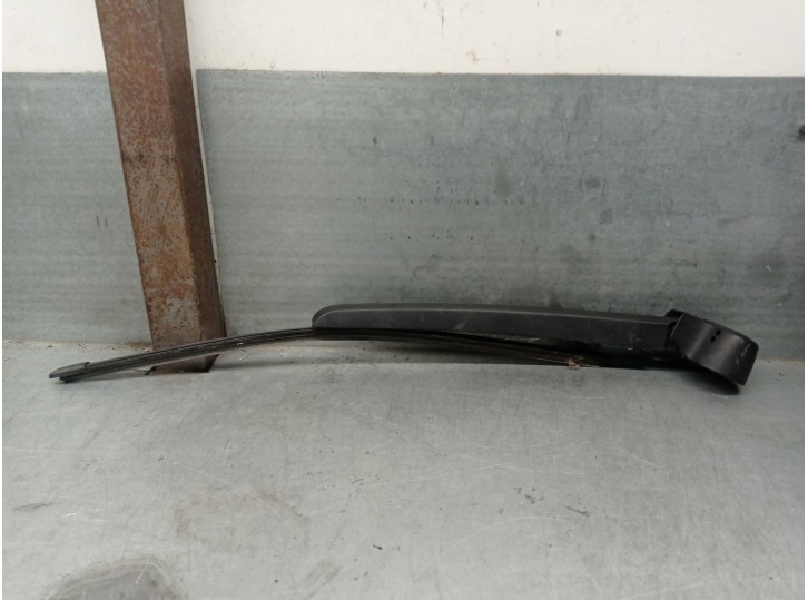 Replacement rear wiper arm for Audi Q3 (8UB, 8UG) 2.0 TDI OEM IAM reference 8U0955407 