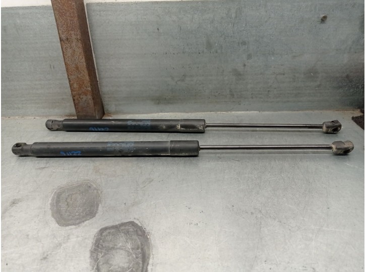 Replacement trunk/tailgate shock absorbers for Audi Q3 (8UB, 8UG) 2.0 TDI OEM IAM reference 8U0827552A 371412